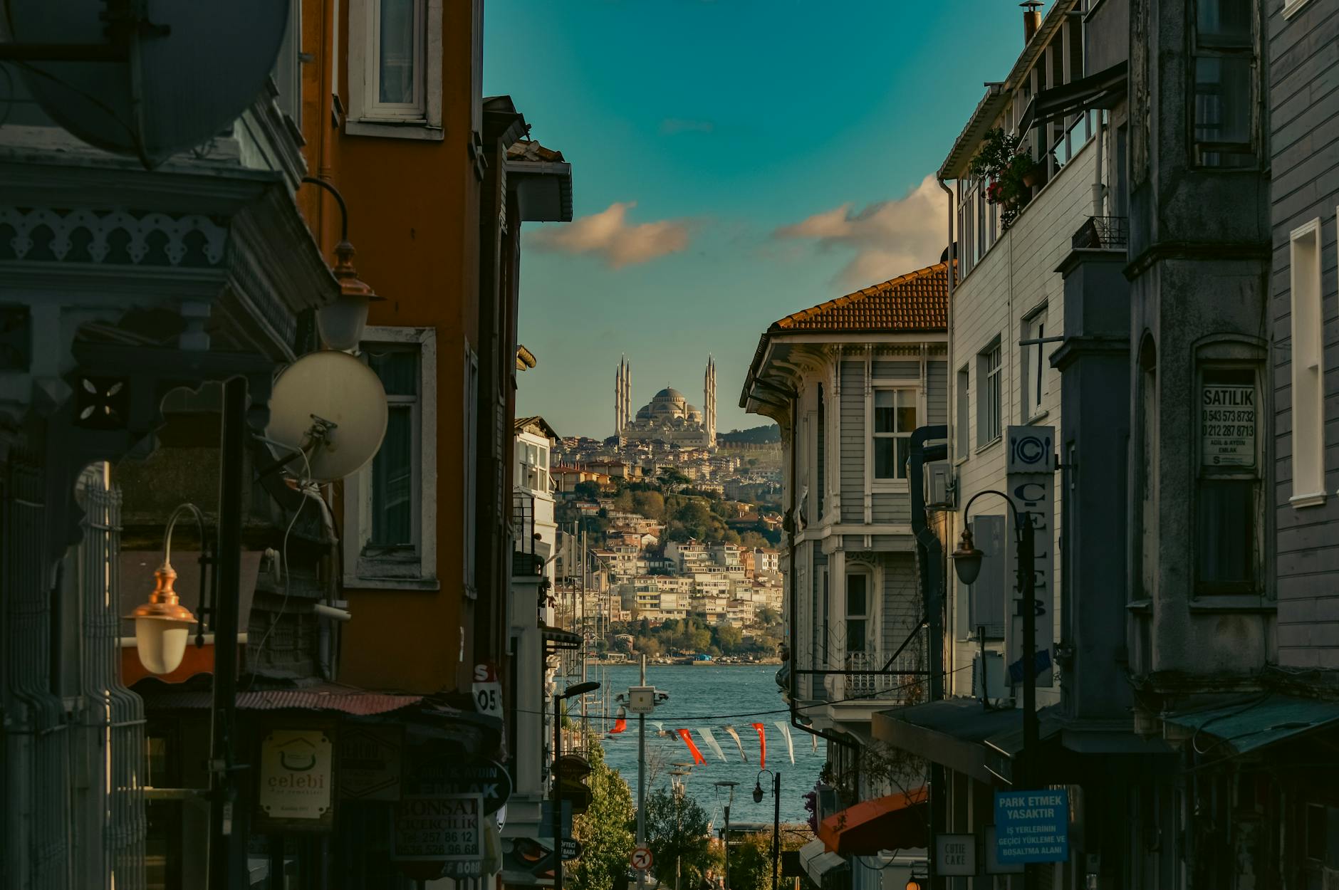 Ruta por Arnavutköy entre casas de madera y los mejores locales de pescado del Bósforo