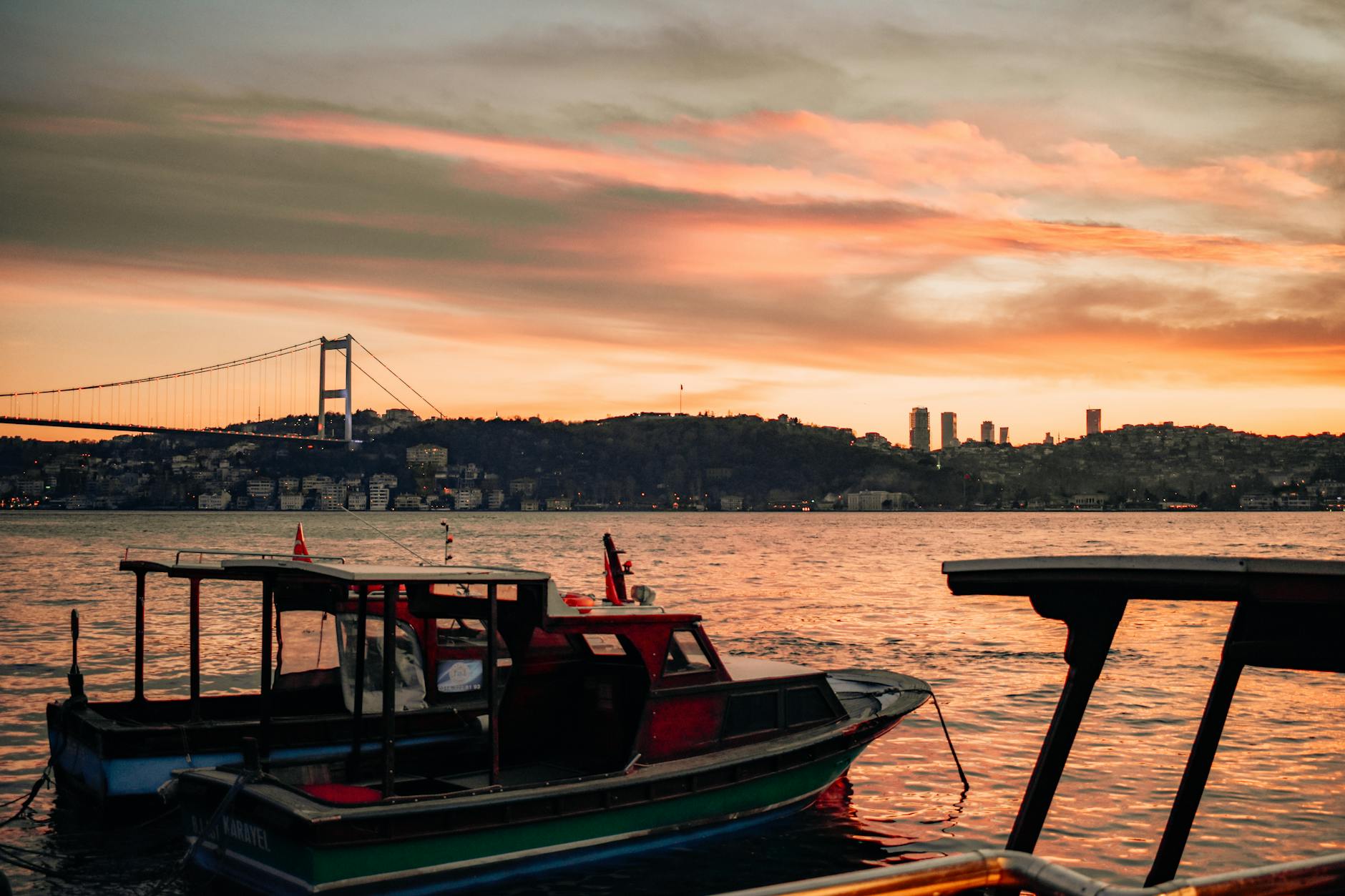 Paseo por Yeniköy y Tarabya con precios de ferrys y paradas en mansiones del Bósforo