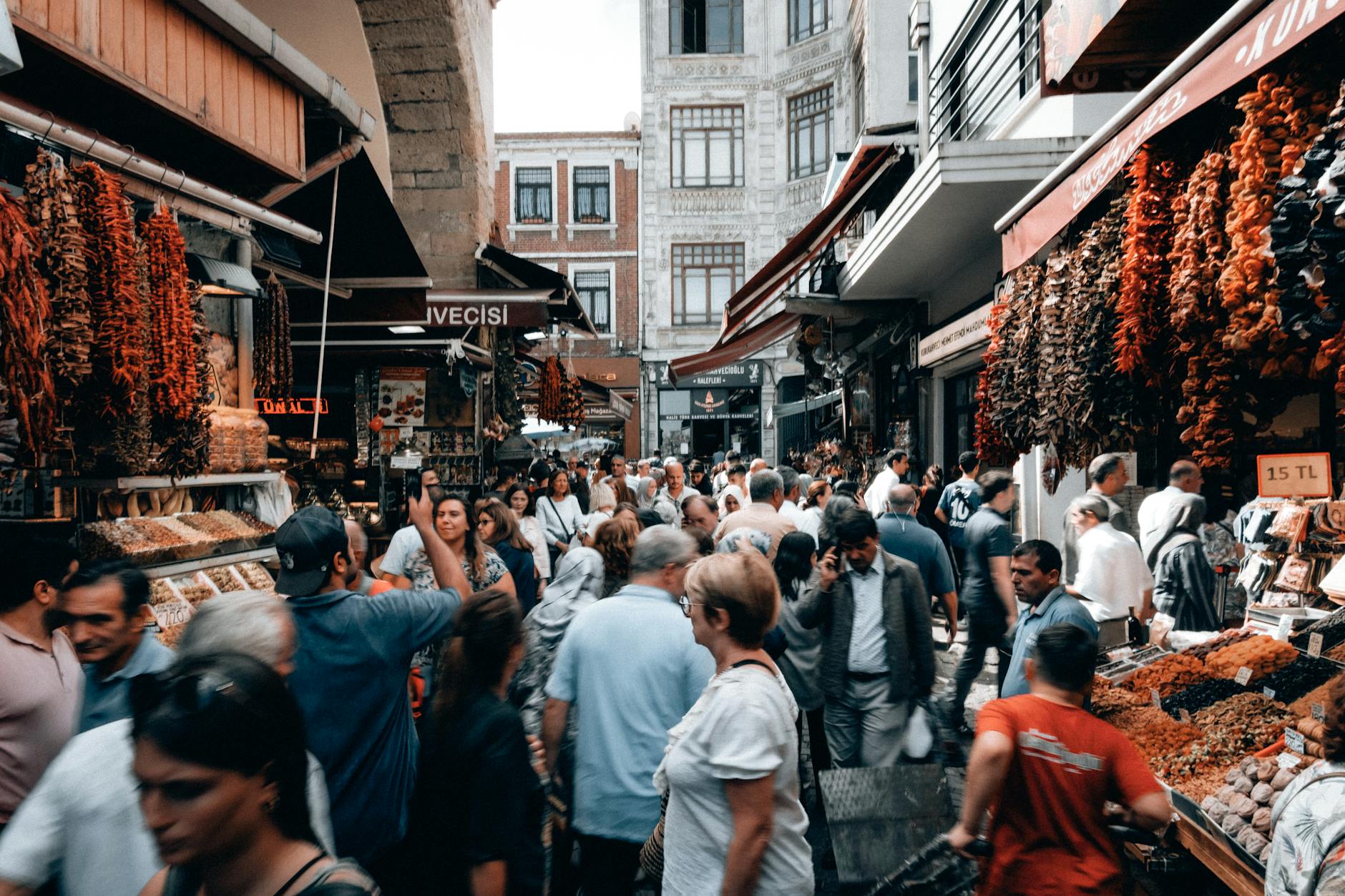 Cómo visitar los mercados de barrio en Estambul con horarios y consejos para comprar a buen precio