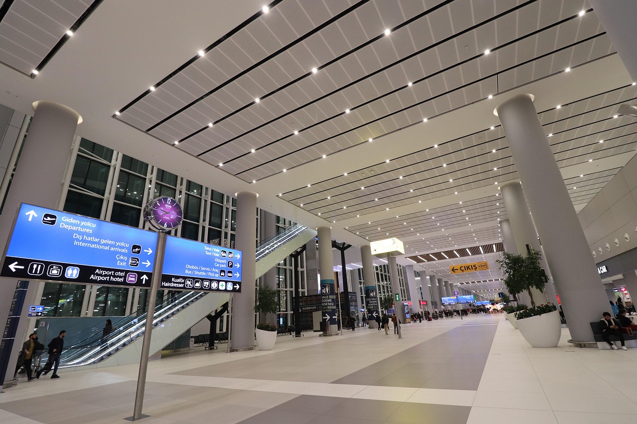 Cómo llegar del aeropuerto de Estambul al centro con precios de traslados y transporte público