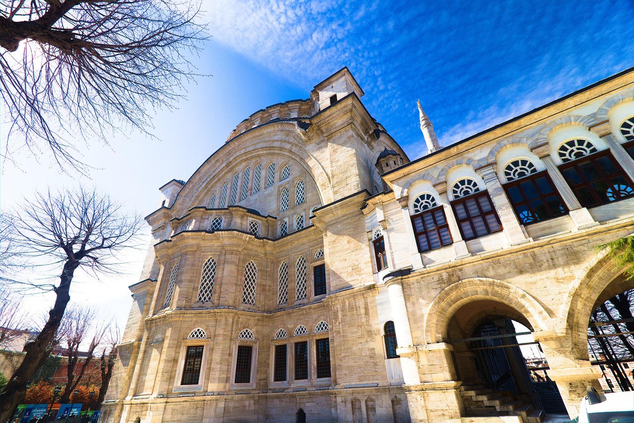 Visita a la Mezquita de Nuruosmaniye junto al Gran Bazar con consejos de acceso y horarios