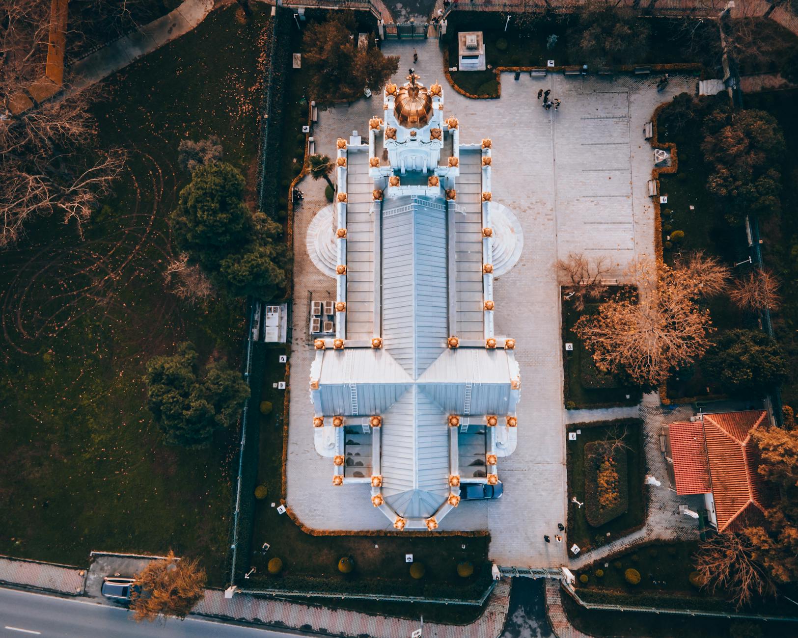 Vista aérea cenital de la estructura y planta de la Iglesia de Hierro.