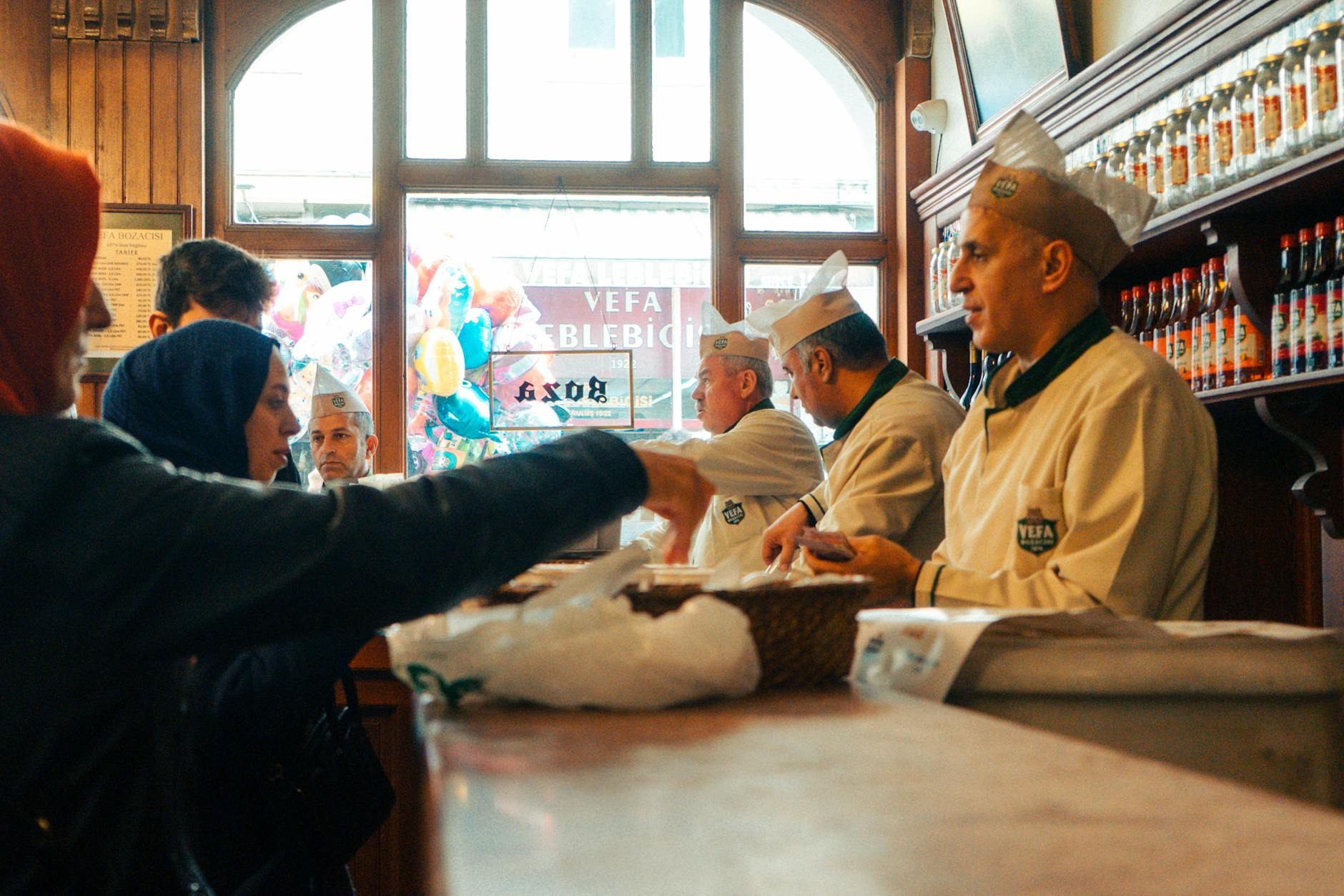 Cómo probar la Boza en el histórico local de Vefa con precios y rituales tradicionales